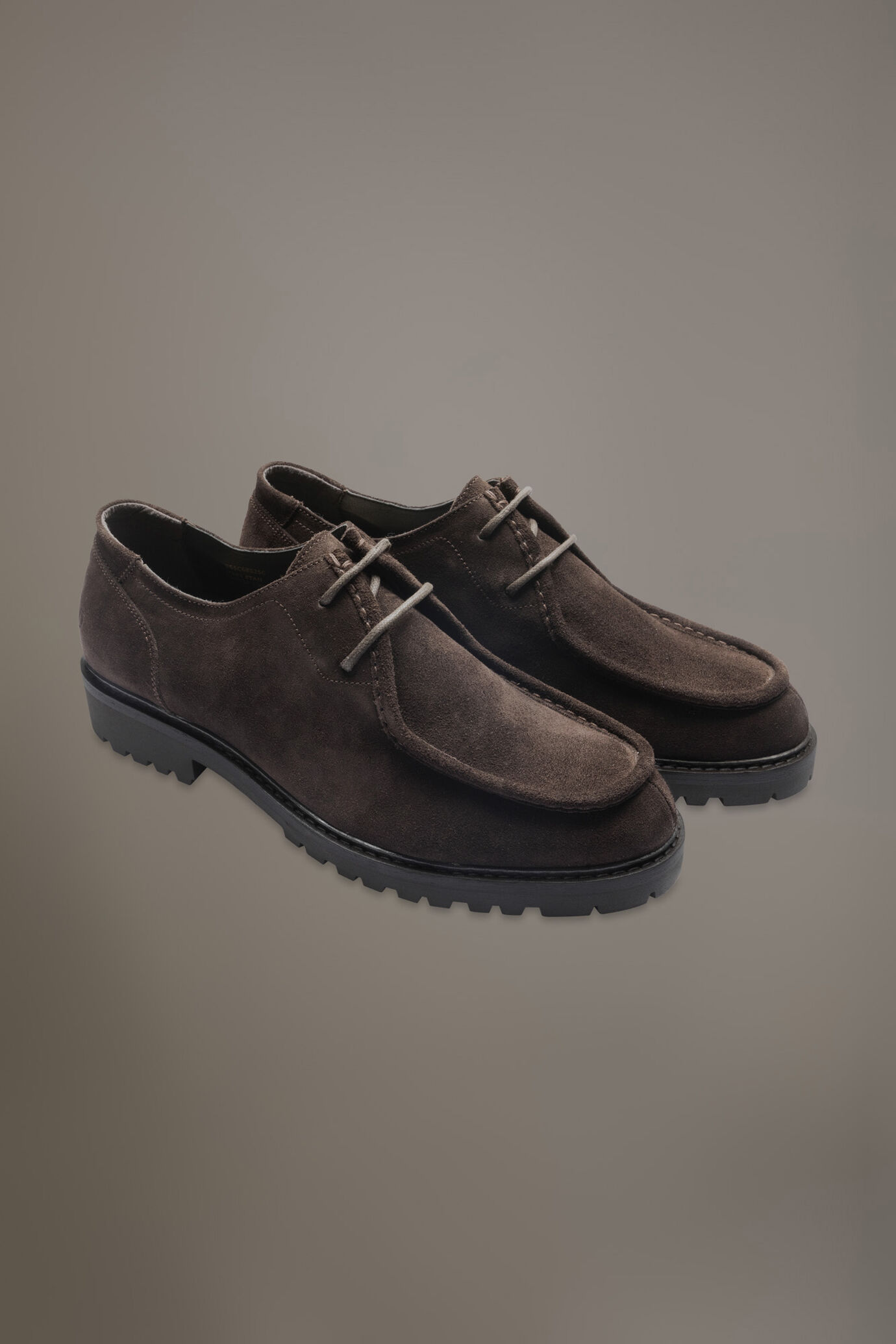 Scarpa ranger 100% pelle scamosciata con suola a carrarmato in gomma